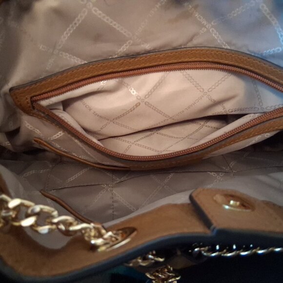 Michael Kors Large Alanis Soft Pebbled Leather Shoulder Bag - Picture 12 of 16